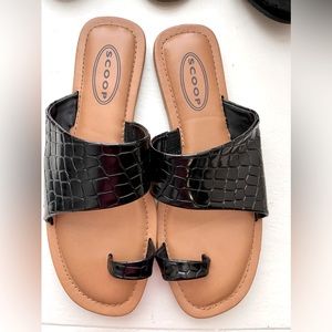 Scoop black flat sandals